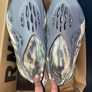 Yeezy foam runner size 8